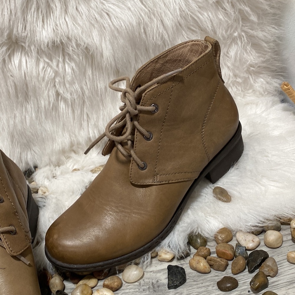 Women’s Tan Lace-Up Ankle Boots - Picture 2 of 8